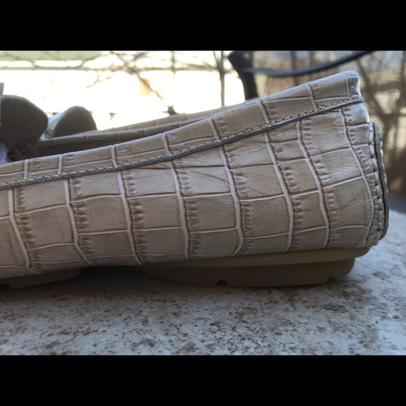 GEB Off-white Flats - Picture 2 of 6